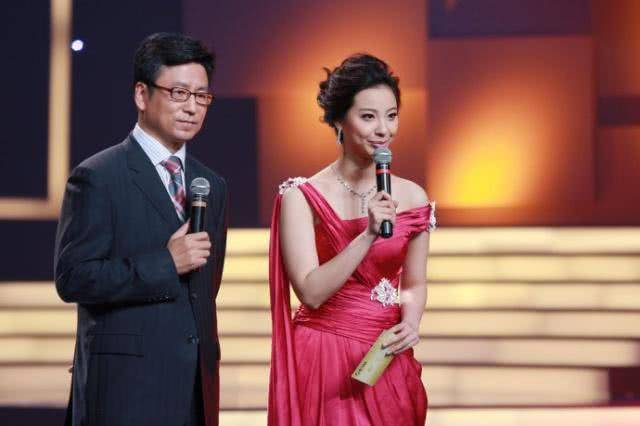 老鹰观众热烈欢呼！，费德勒迎来三赛季出色发挥观众掌声雷动(勇士134112老鹰)