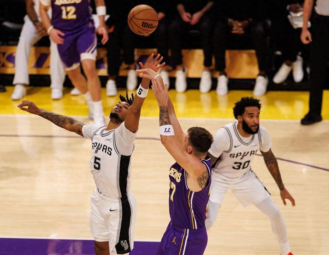 关于赛后洛杉矶湖人战术微调——全明星赛节点到来，气氛紧张，球队文化再被提及的信息