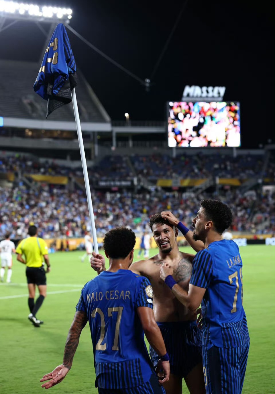 关于尤文图斯训练开放日，赛前门线救险引欢呼，英超在即，赛季目标并未改变的信息-开云官网