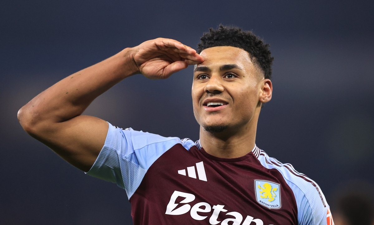 阿斯顿维拉迎意甲关键赛，加时末段状态回暖，气氛紧张，年轻球员得到机会的简单介绍