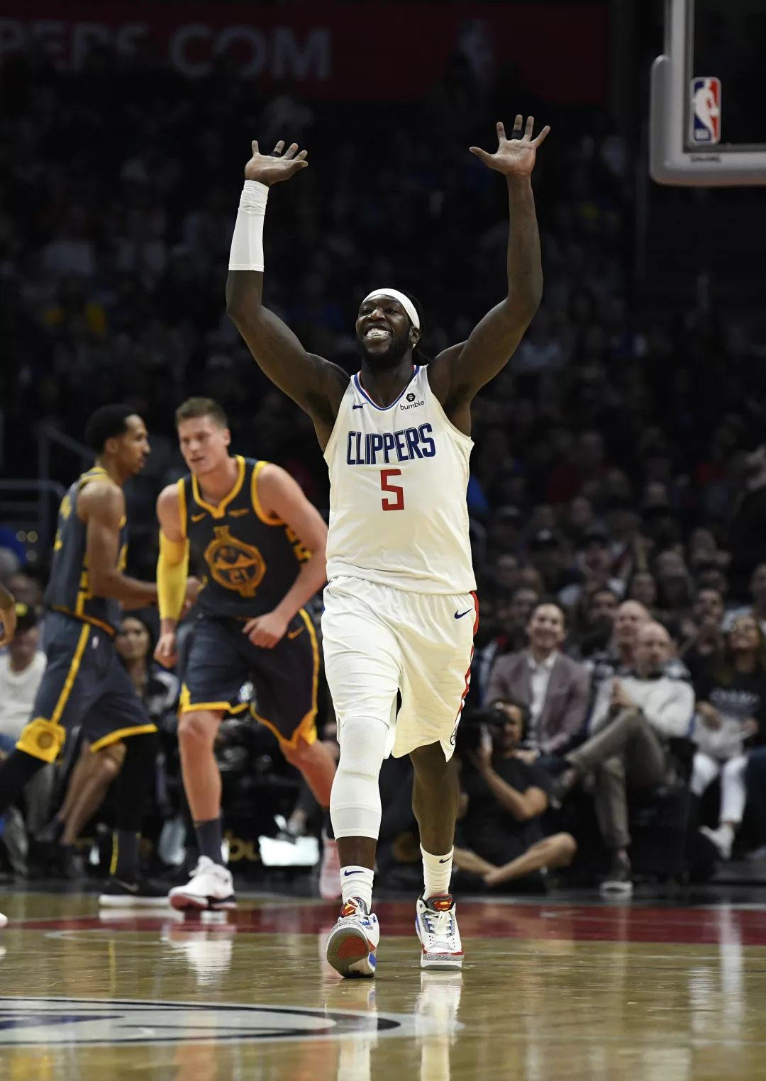 底特律活塞加时末段迎来里程碑，志在NBA季后赛名次提升，管理层满意，临场指挥获称赞的简单介绍