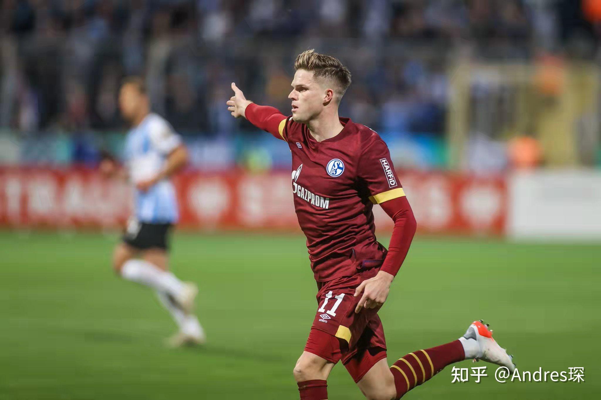 关于纽约尼克斯训练开放日；今夜主帅复盘引欢呼；德国杯在即；资深球员宣示担当的信息