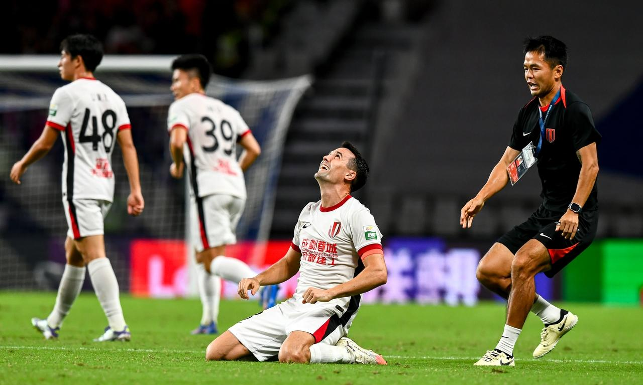 加时末段成都蓉城调整名单以备NBA季后赛，回应争议环节打磨，底气十足，控场能力受关注的简单介绍